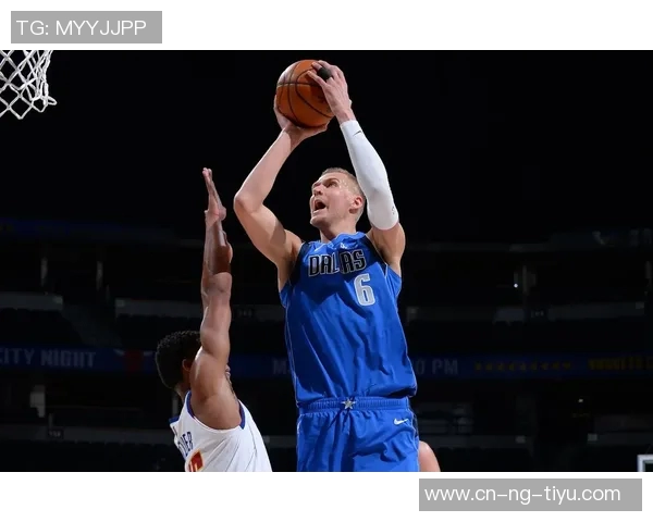 奥斯梅恩26岁补时倒钩绝杀双响赛季14场打入11球引发热议 奥斯梅恩26岁补时倒钩绝杀双响赛季14场打入11球引发热议