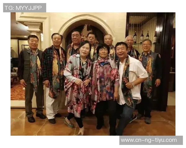 美媒分享库里一家六口温馨聚餐瞬间时光荏苒令人感慨不已