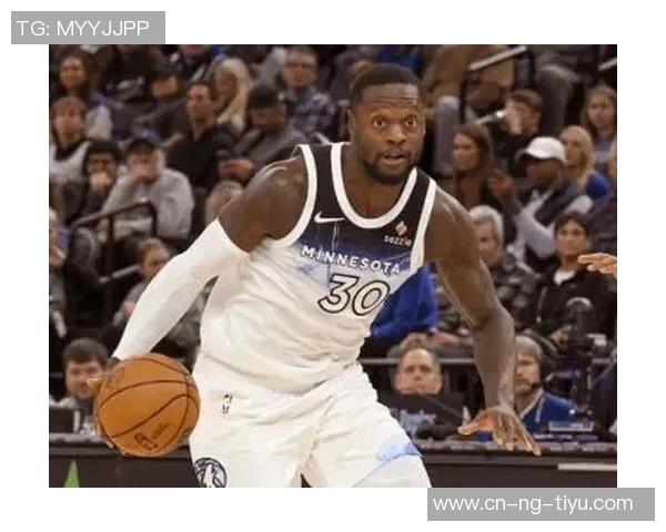 兰德尔表现平平14投仅5中贡献13分3篮板11助攻三分球命中率不佳